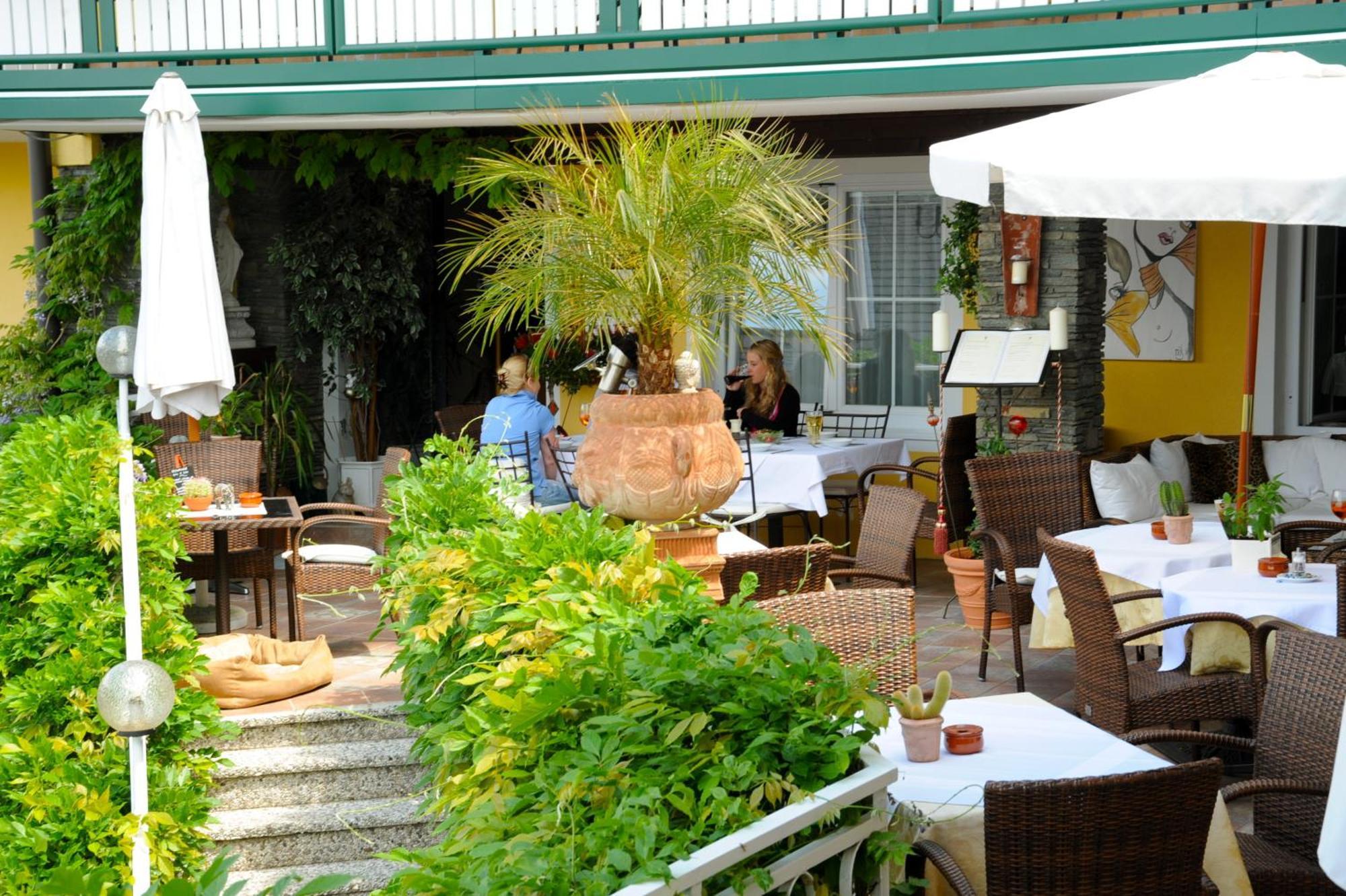 Villa Desiree - Hotel Garni - Adults Only 菲拉赫 外观 照片