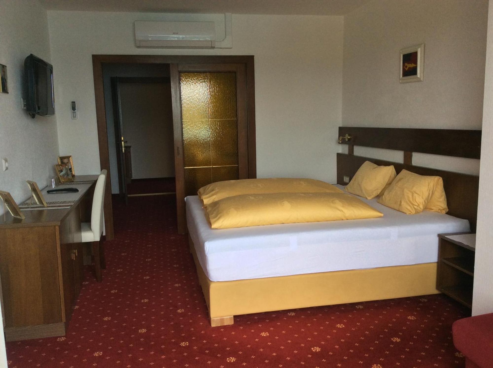 Villa Desiree - Hotel Garni - Adults Only 菲拉赫 外观 照片